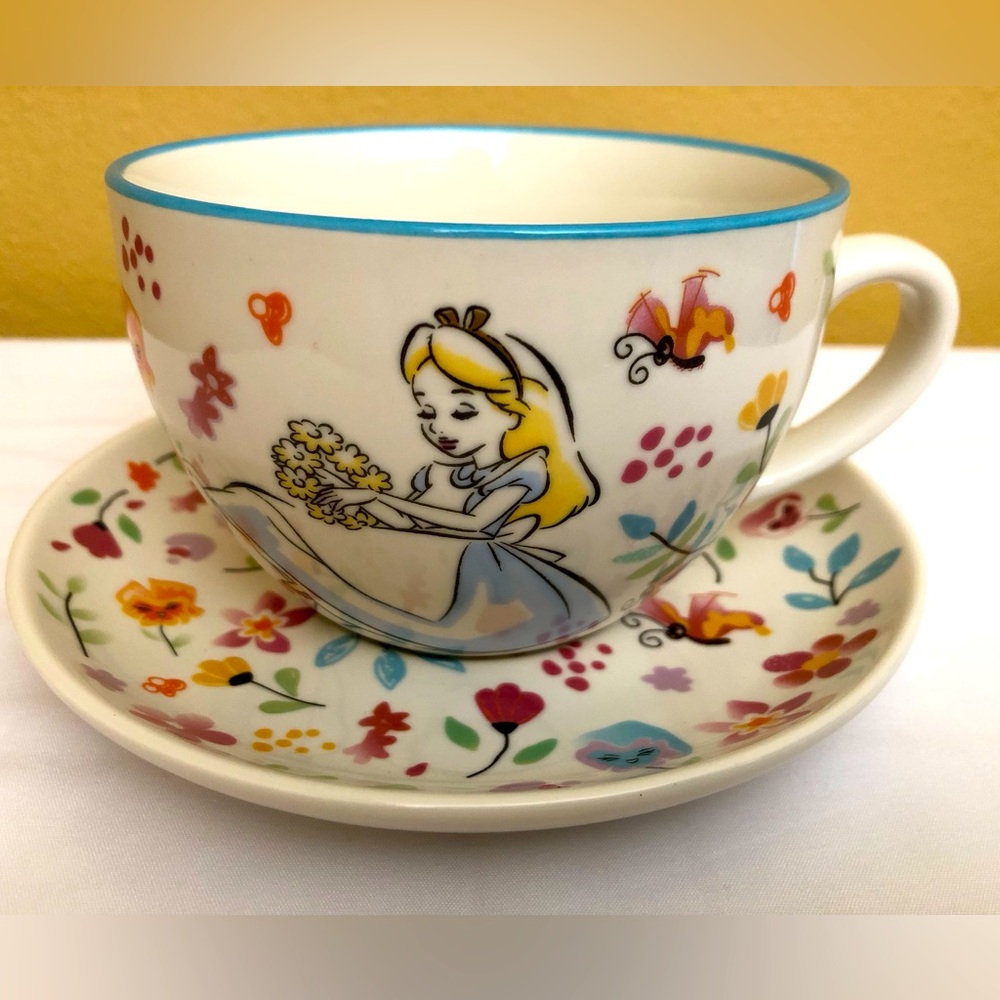 Disney Alice In Wonderland Spring Floral 16oz Teacup with Saucer NWT